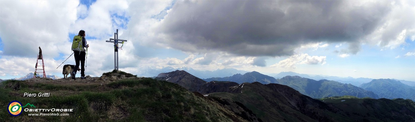 57 Panoramica dal Sodadura ad est verso Baciamorti-Aralalta....jpg